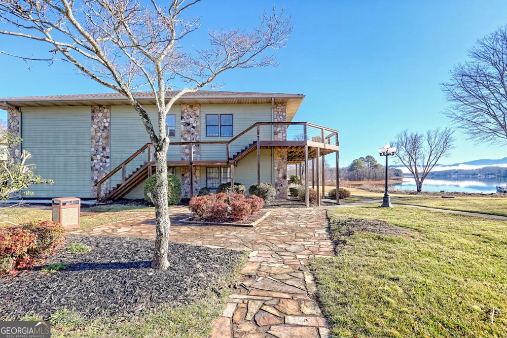 1688 Lakeview DR Young Harris, GA 30582