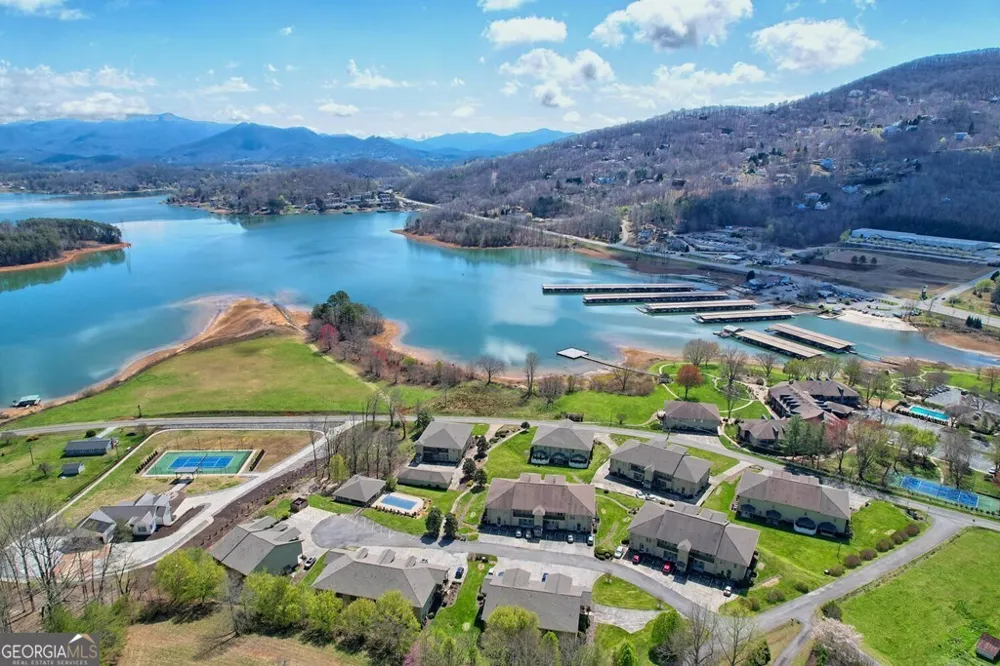 1688 Lakeview DR Young Harris, GA 30582