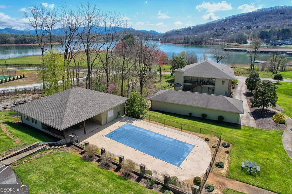 1688 Lakeview DR Young Harris, GA 30582