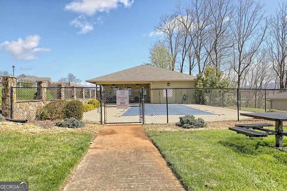 1688 Lakeview DR Young Harris, GA 30582