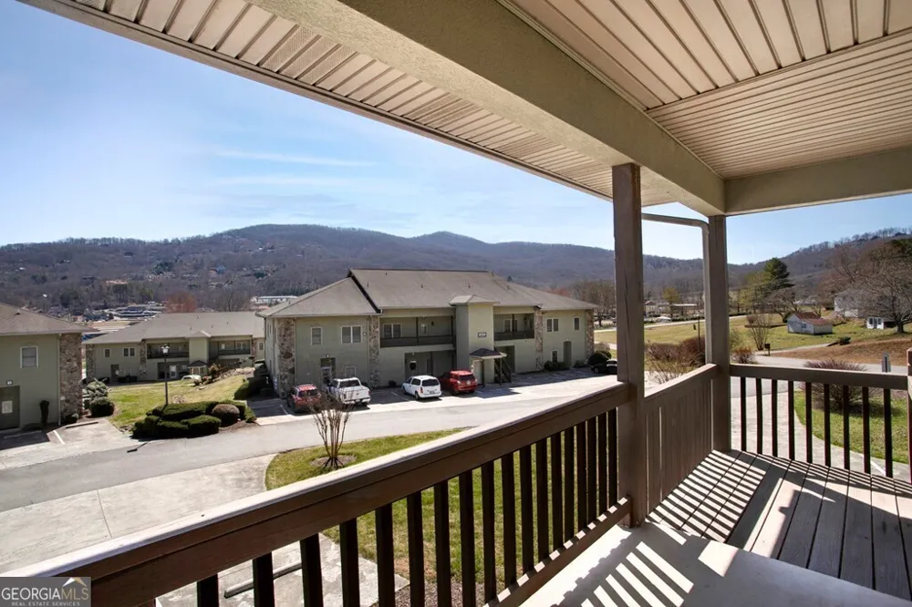 1725 Watercrest WAY Young Harris, GA 30582