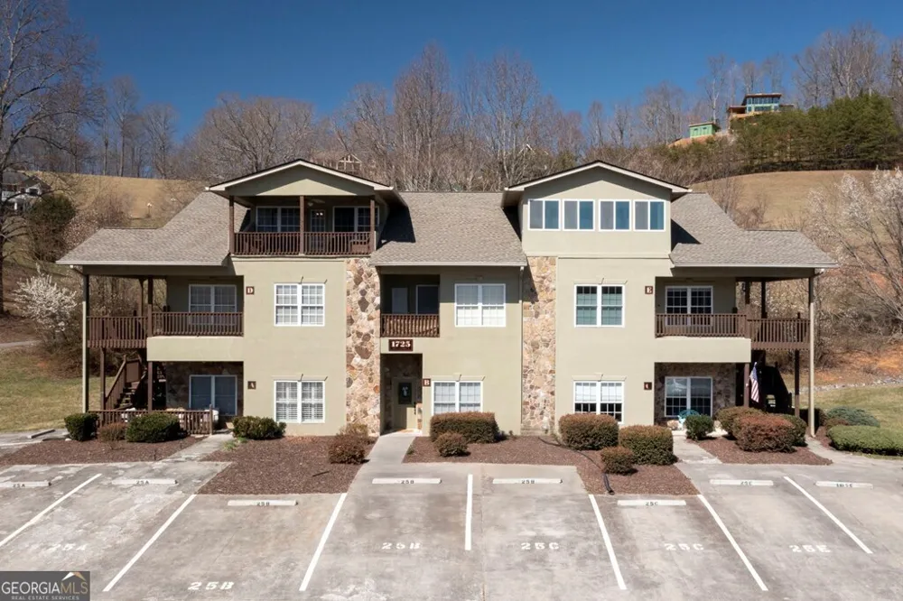 1725 Watercrest WAY Young Harris, GA 30582
