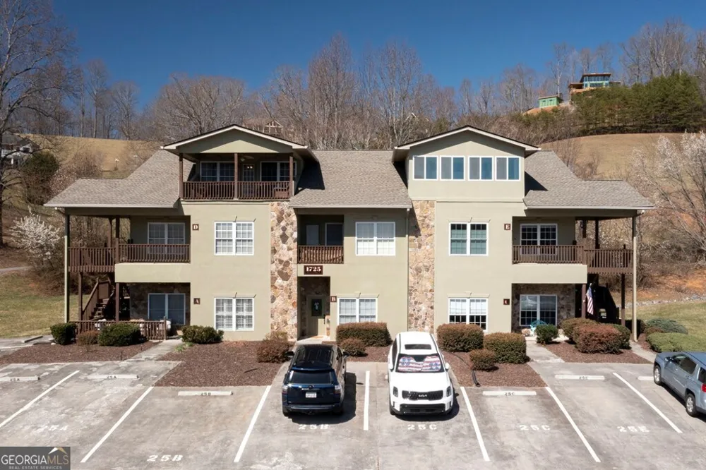 1725 Watercrest WAY Young Harris, GA 30582