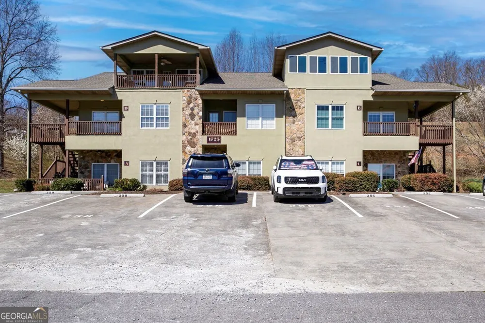 1725 Watercrest WAY Young Harris, GA 30582