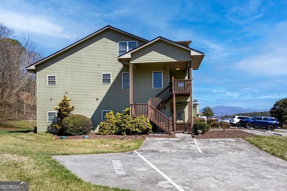 1725 Watercrest WAY Young Harris, GA 30582