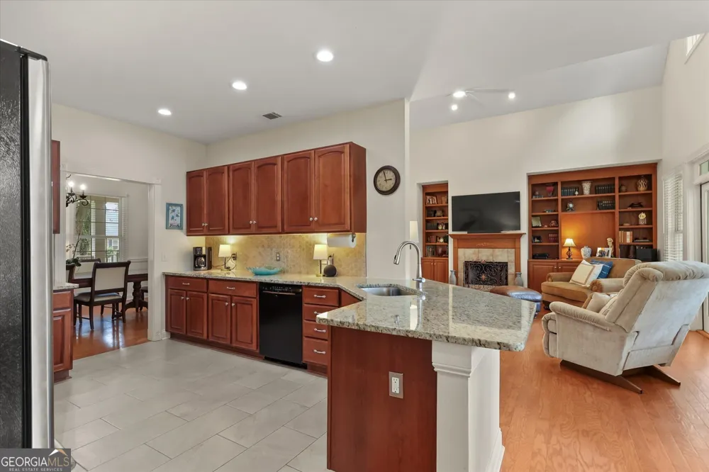 203 Cypress Lakes DR Bloomingdale, GA 31302
