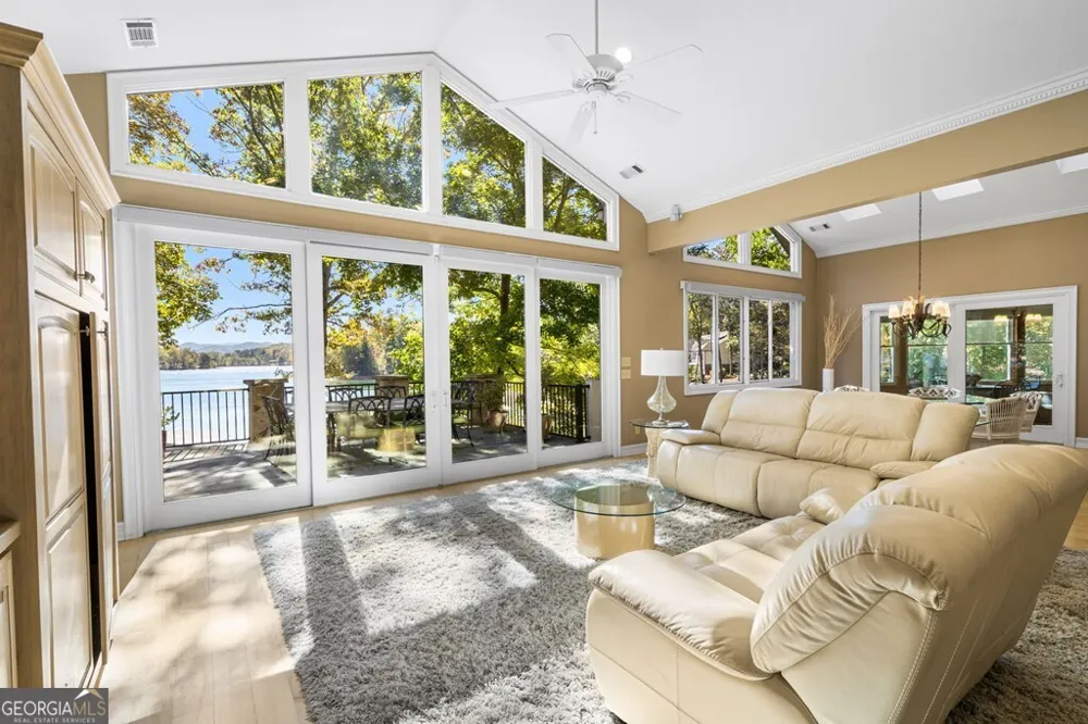 1370 Heathers Cove CIR Hiawassee, GA 30546