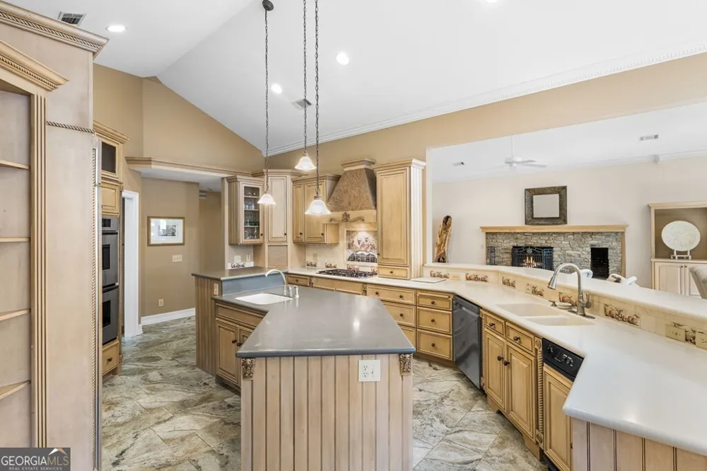 1370 Heathers Cove CIR Hiawassee, GA 30546