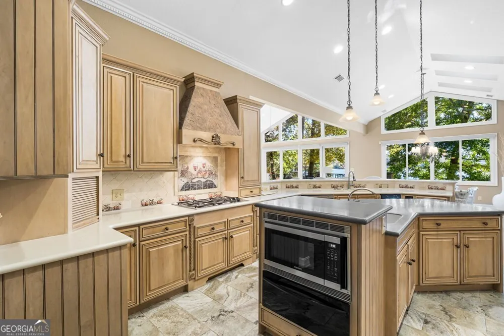 1370 Heathers Cove CIR Hiawassee, GA 30546