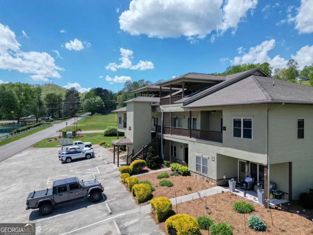 1647E Lakeview DR Young Harris, GA 30582