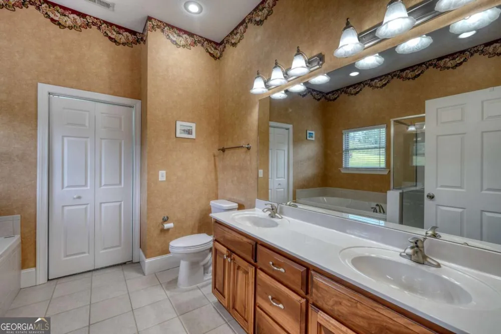 1647E Lakeview DR Young Harris, GA 30582