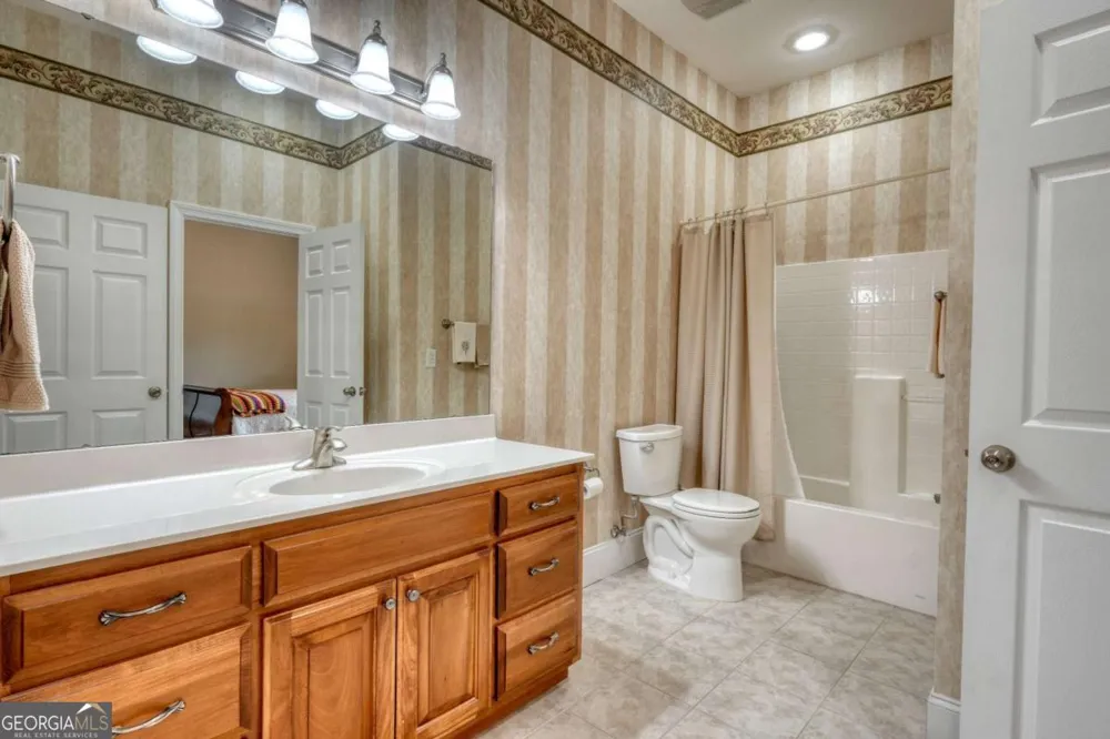 1647E Lakeview DR Young Harris, GA 30582