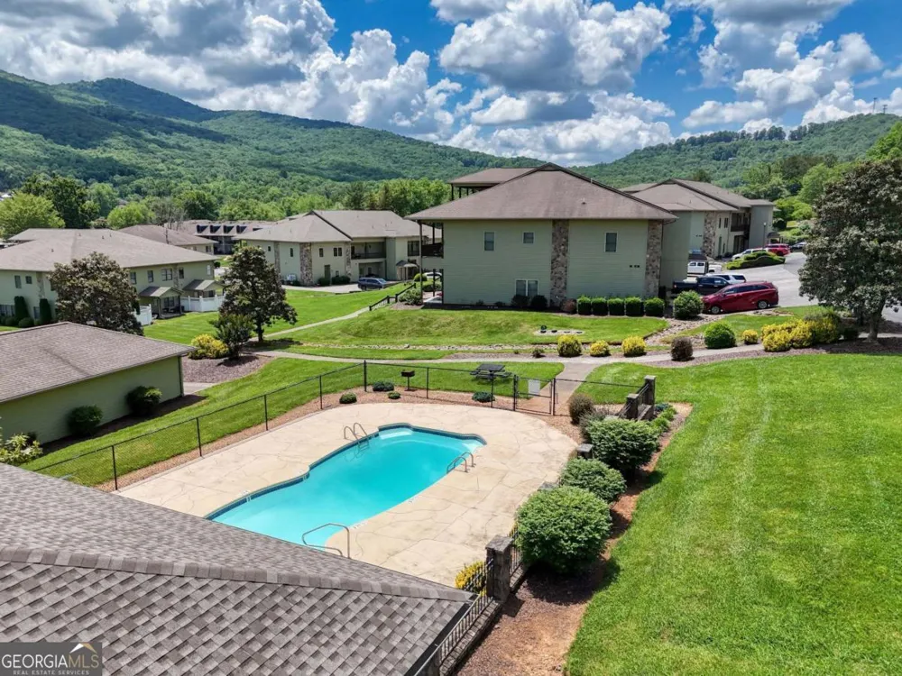 1647E Lakeview DR Young Harris, GA 30582