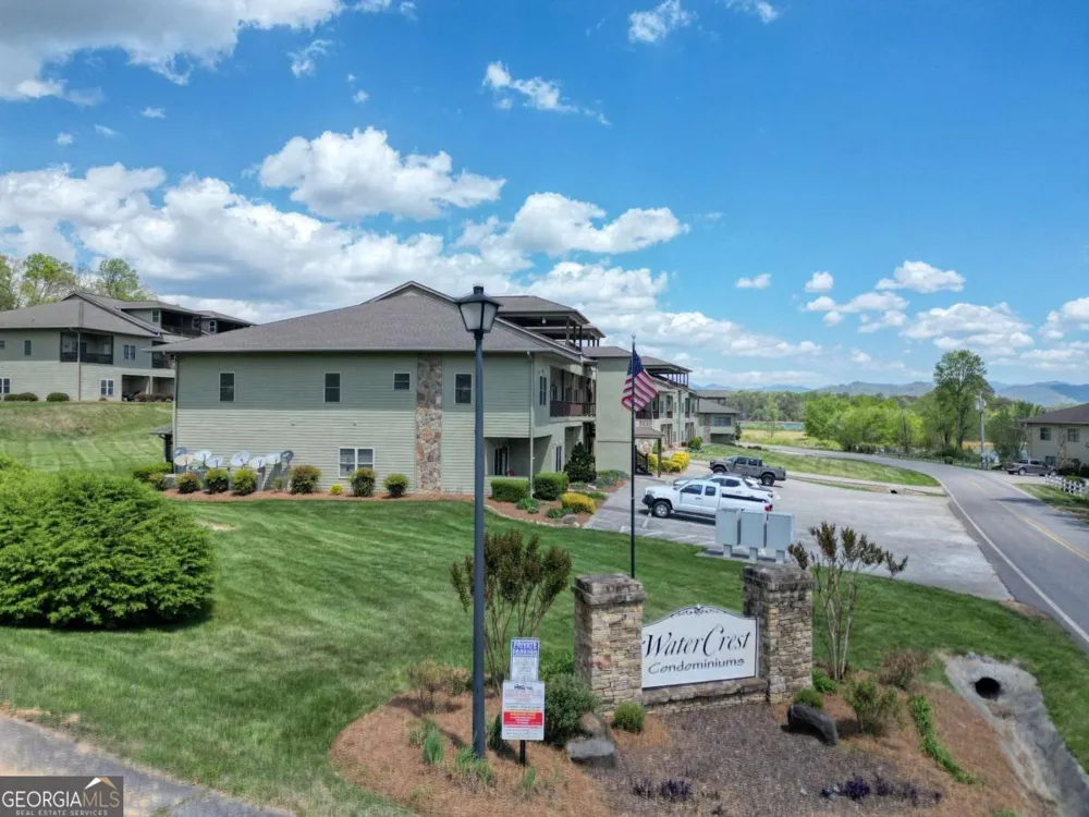 1647E Lakeview DR Young Harris, GA 30582