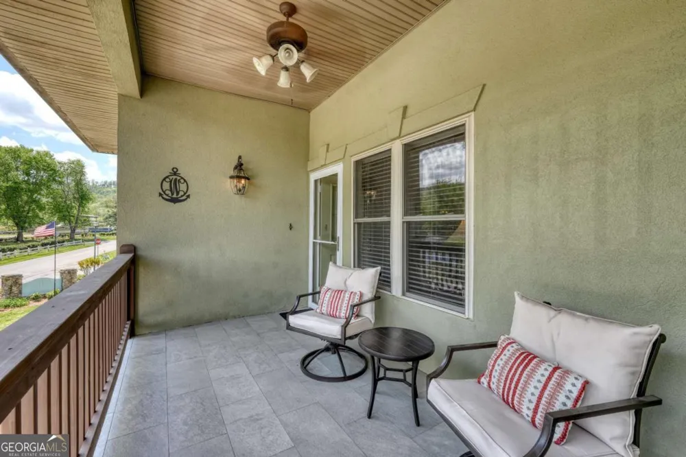 1647E Lakeview DR Young Harris, GA 30582