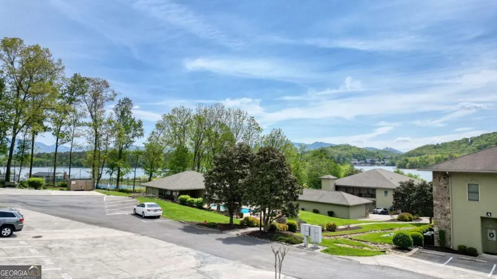 1647E Lakeview DR Young Harris, GA 30582