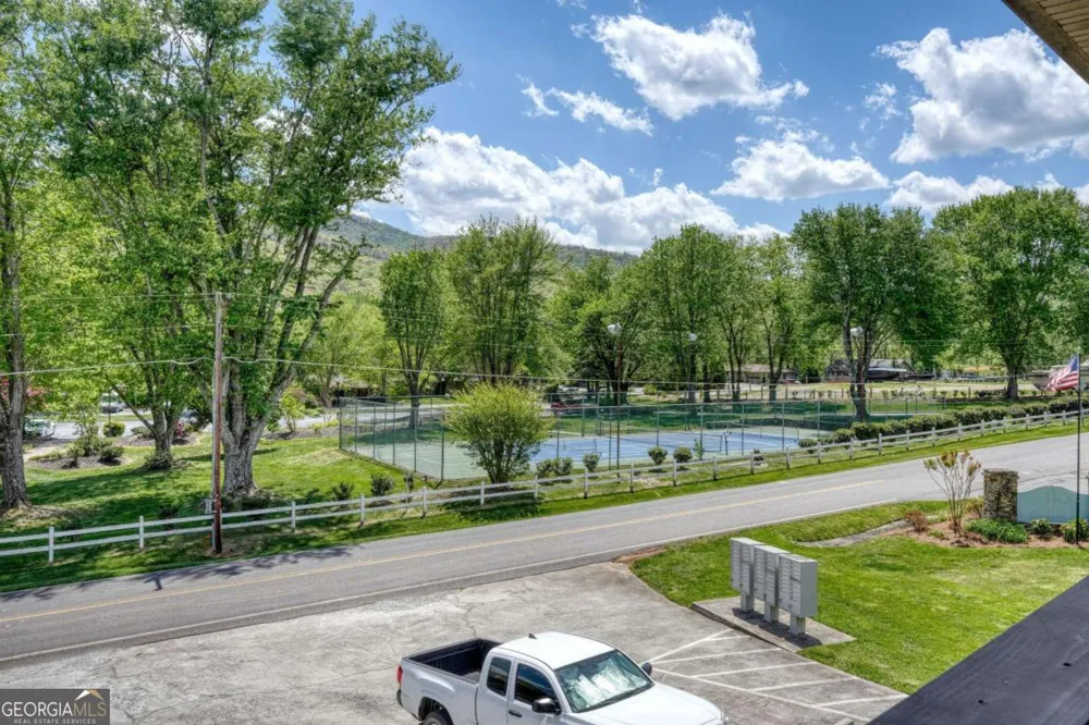 1647E Lakeview DR Young Harris, GA 30582