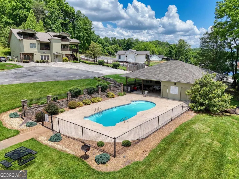 1647E Lakeview DR Young Harris, GA 30582