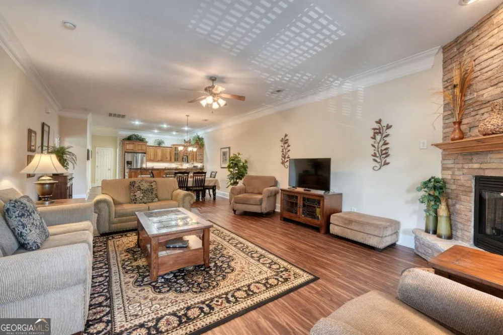 1647E Lakeview DR Young Harris, GA 30582