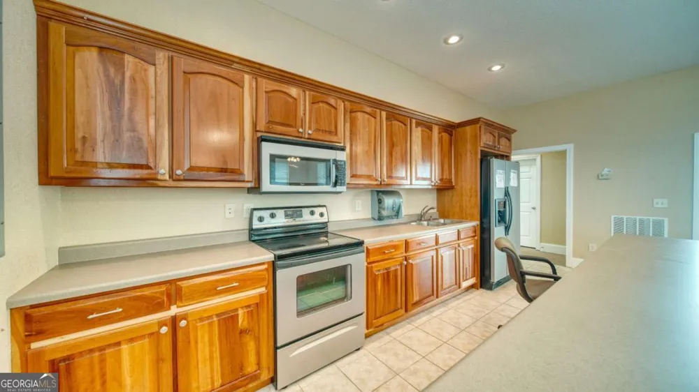 1647E Lakeview DR Young Harris, GA 30582