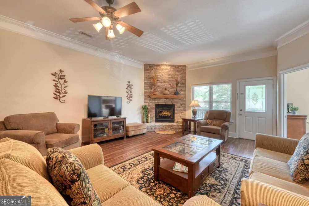 1647E Lakeview DR Young Harris, GA 30582