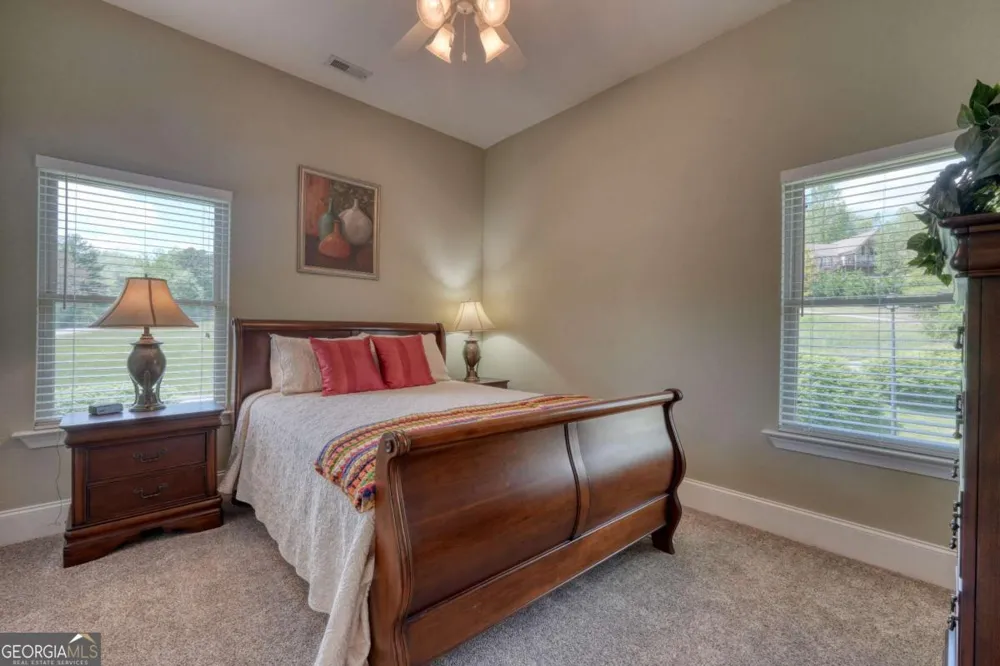 1647E Lakeview DR Young Harris, GA 30582