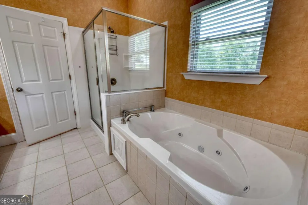 1647E Lakeview DR Young Harris, GA 30582