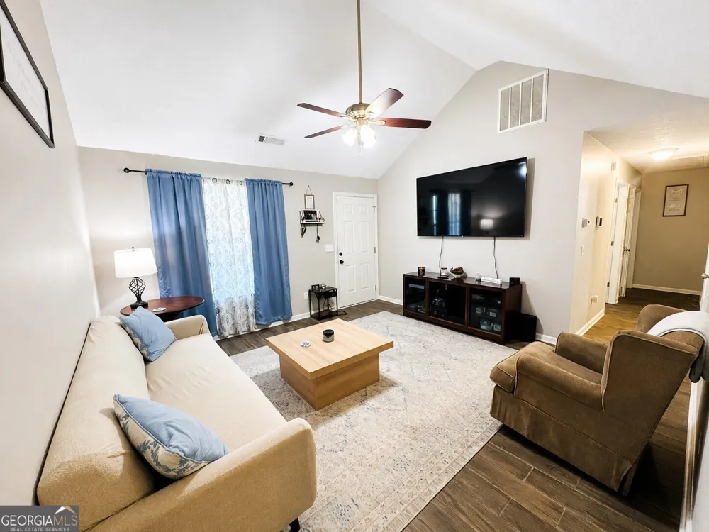 7235 Hummingbird LN Winston, GA 30187