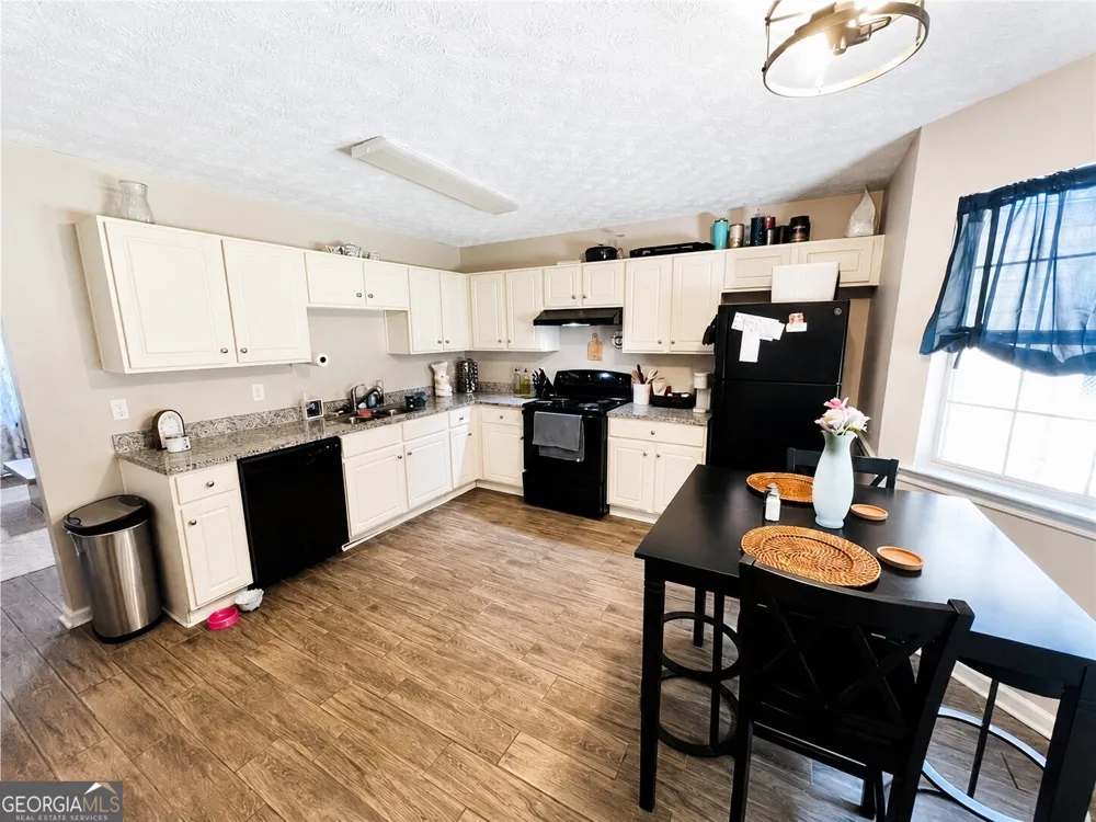 7235 Hummingbird LN Winston, GA 30187
