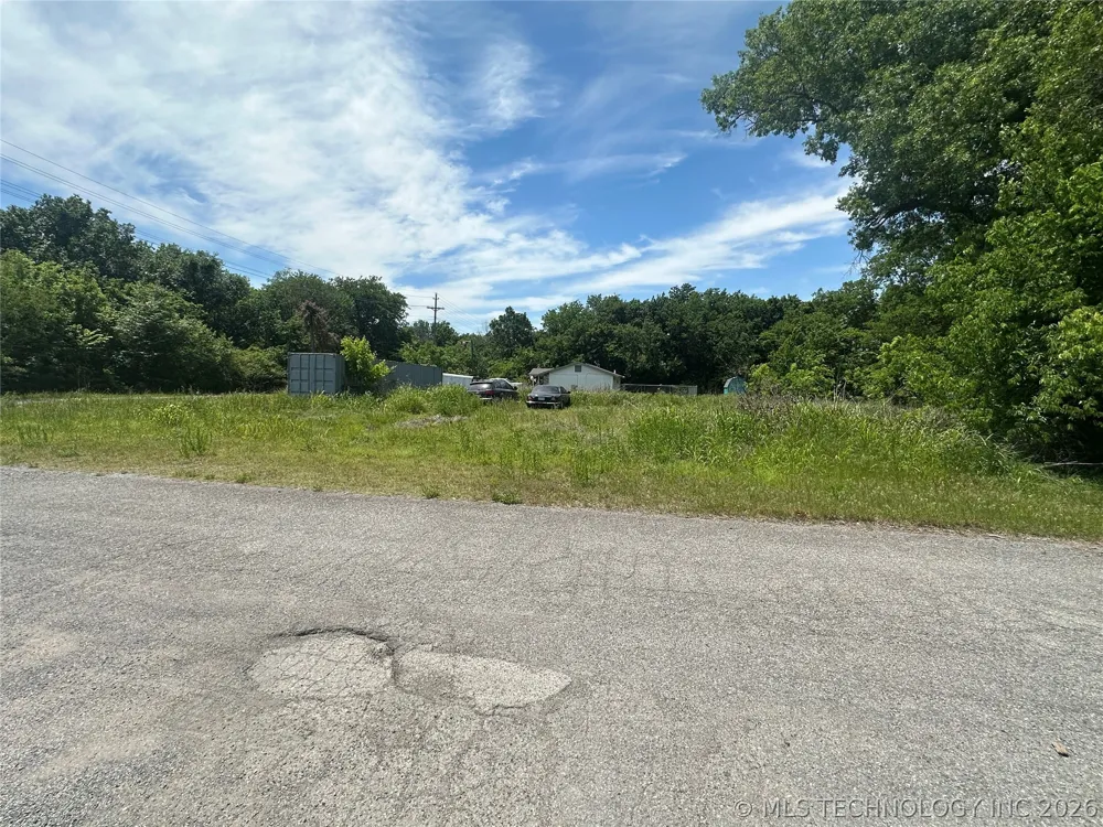 608 S Jackson Avenue Wagoner, OK 74467