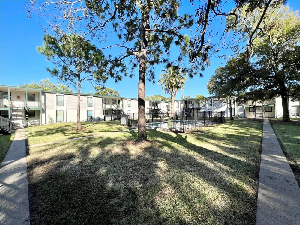 130 Oyster Creek Drive #19 Lake Jackson, TX 77566