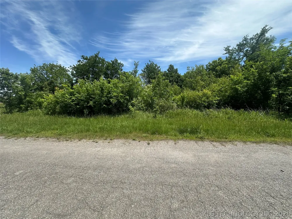 607 S Jackson Avenue Wagoner, OK 74467