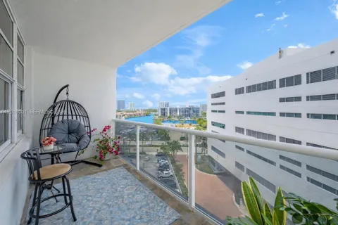 3725 S Ocean Dr #1015