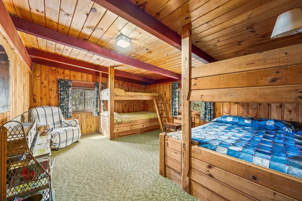 5717 W Pleasant Hill Road Hamlin Township, MI 49411