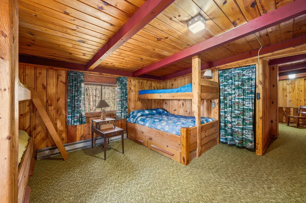 5717 W Pleasant Hill Road Hamlin Township, MI 49411