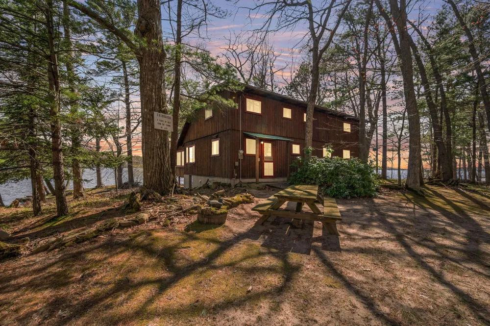 5717 W Pleasant Hill Road Hamlin Township, MI 49411