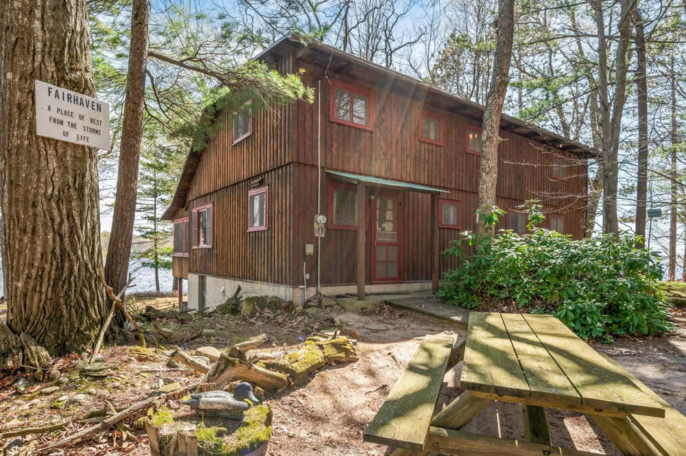 5717 W Pleasant Hill Road Hamlin Township, MI 49411