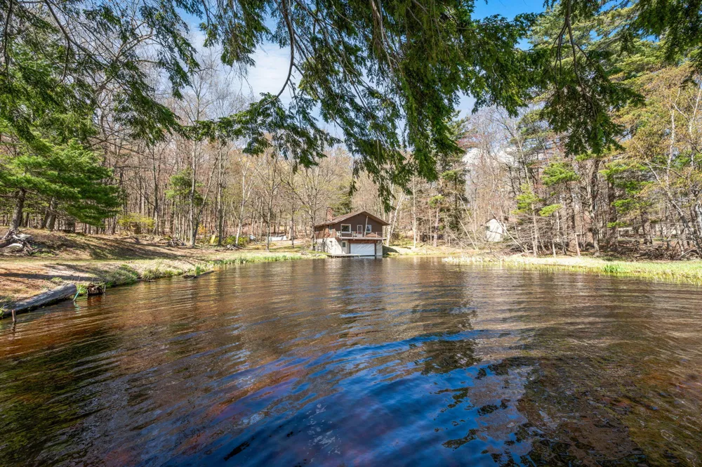 5717 W Pleasant Hill Road Hamlin Township, MI 49411