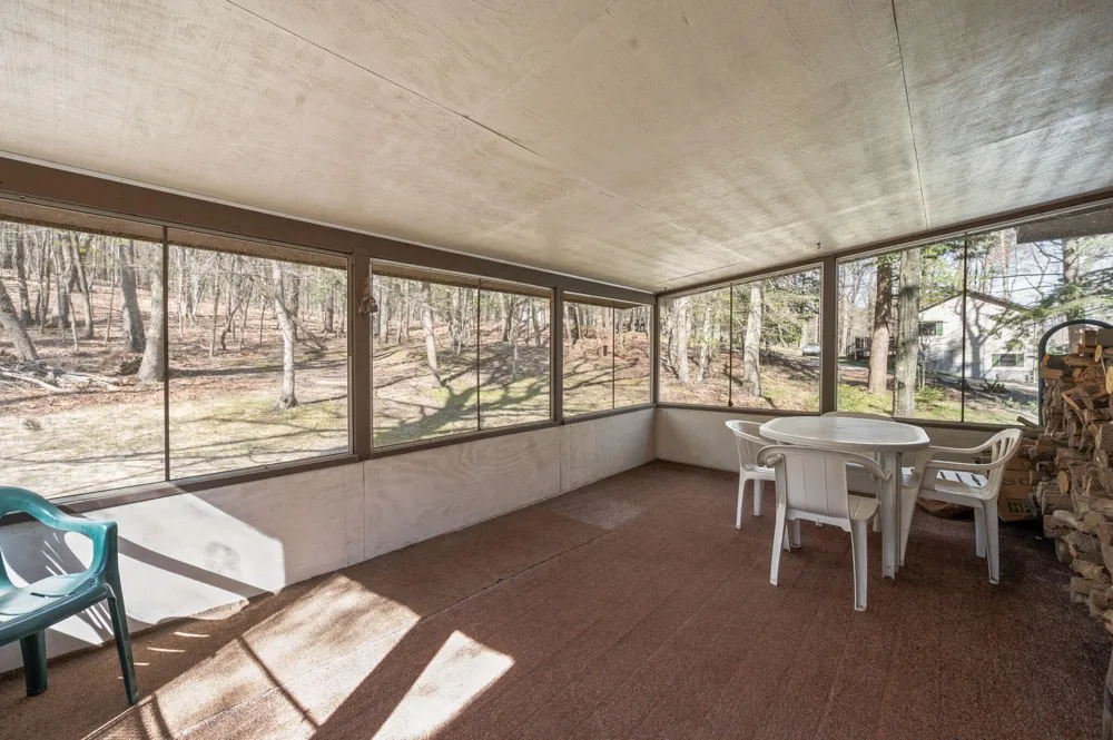 5717 W Pleasant Hill Road Hamlin Township, MI 49411