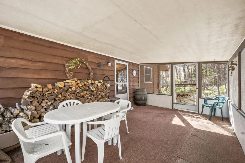 5717 W Pleasant Hill Road Hamlin Township, MI 49411