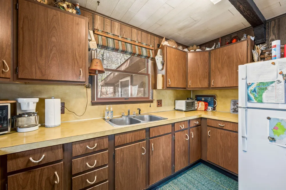5717 W Pleasant Hill Road Hamlin Township, MI 49411