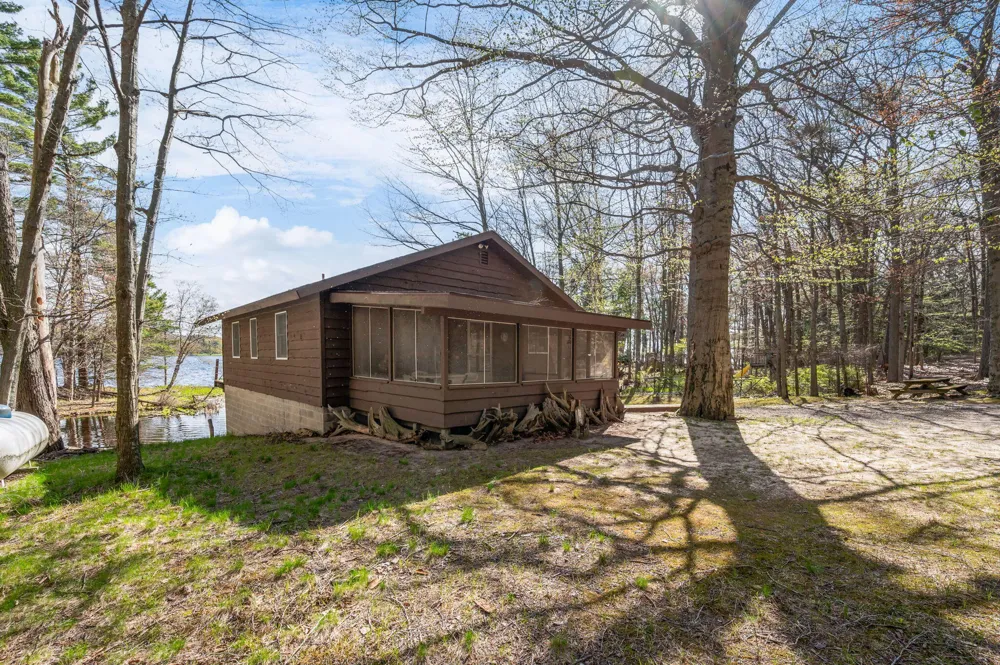 5717 W Pleasant Hill Road Hamlin Township, MI 49411