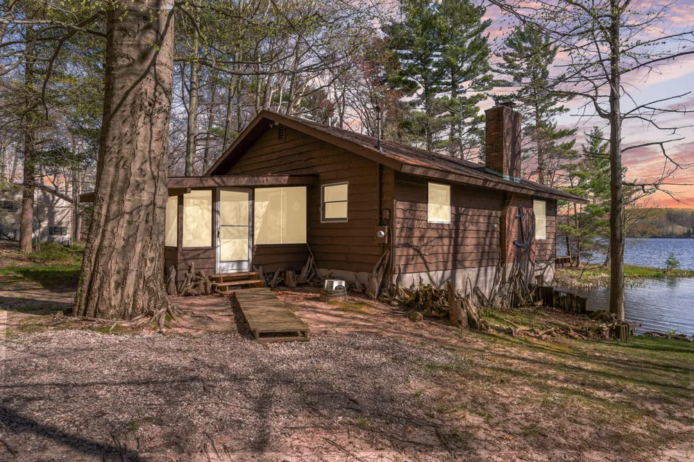 5717 W Pleasant Hill Road Hamlin Township, MI 49411