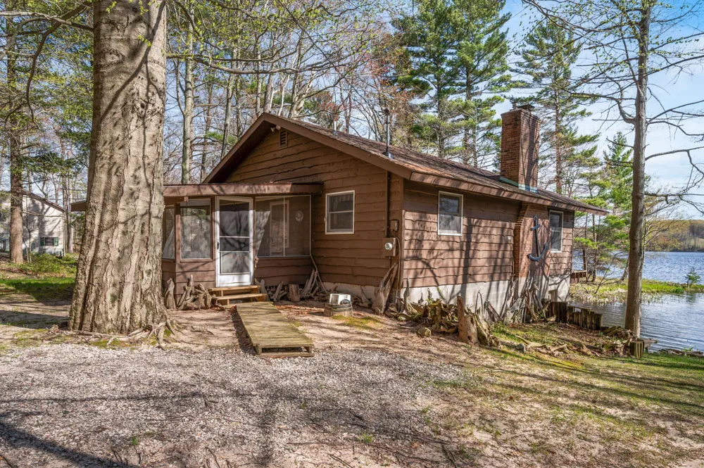 5717 W Pleasant Hill Road Hamlin Township, MI 49411