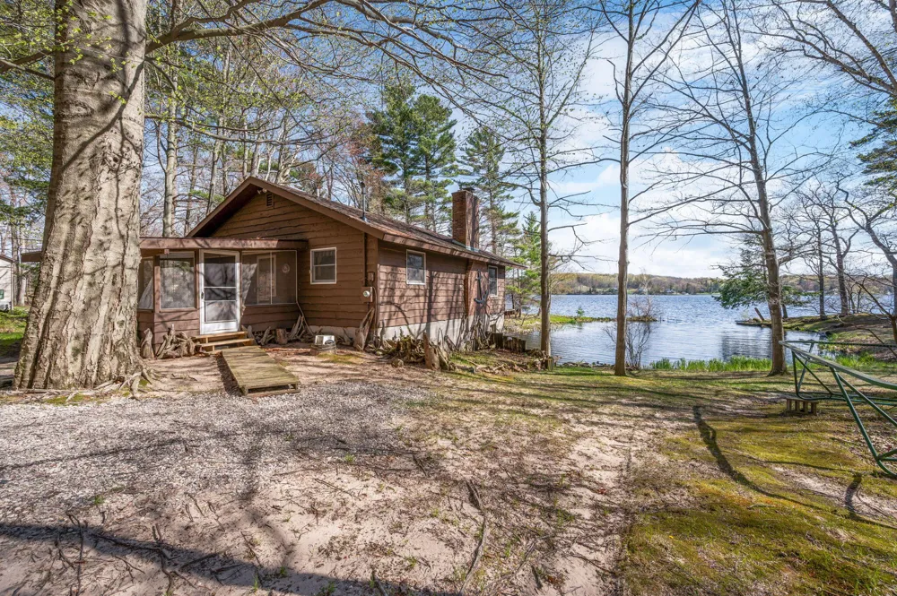 5717 W Pleasant Hill Road Hamlin Township, MI 49411