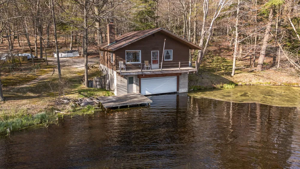 5717 W Pleasant Hill Road Hamlin Township, MI 49411