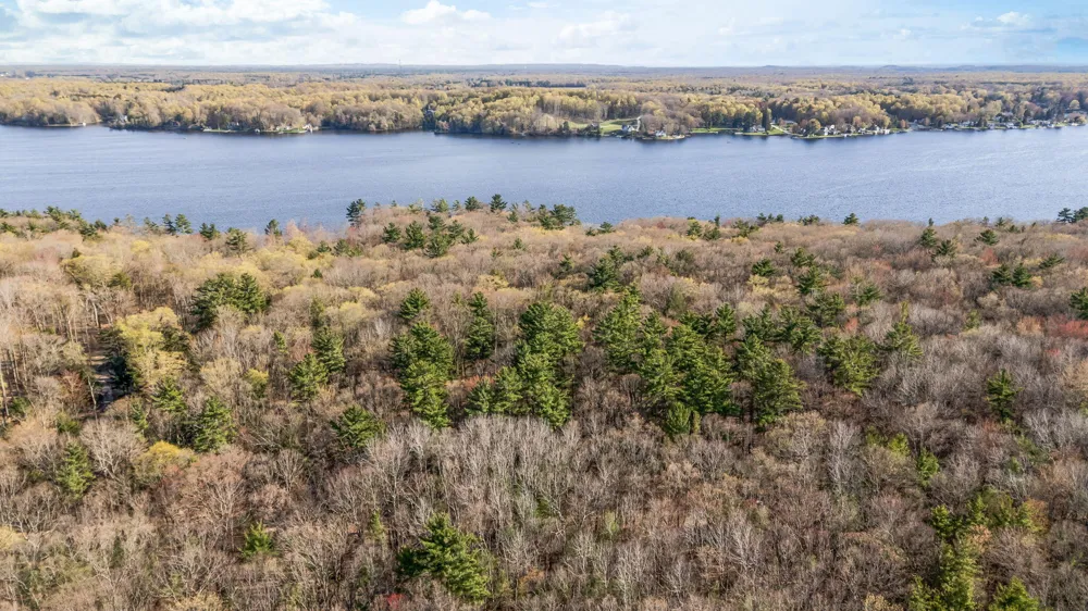5717 W Pleasant Hill Road Hamlin Township, MI 49411