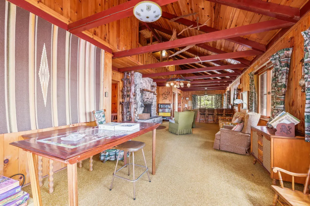 5717 W Pleasant Hill Road Hamlin Township, MI 49411