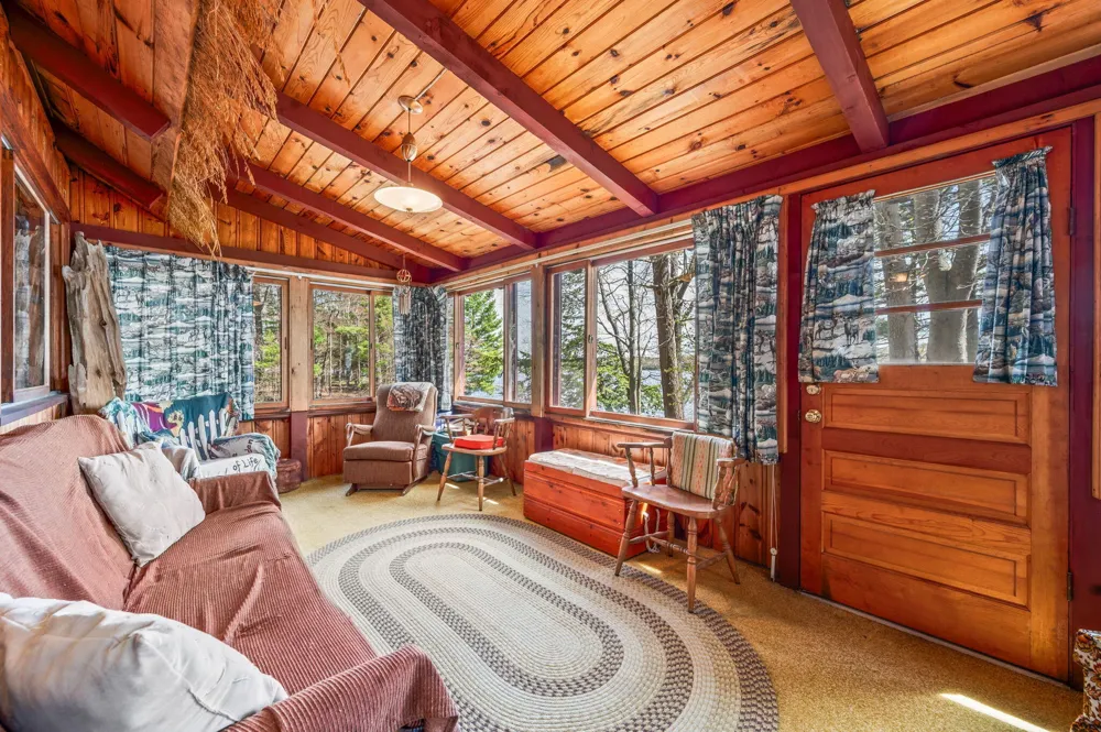 5717 W Pleasant Hill Road Hamlin Township, MI 49411