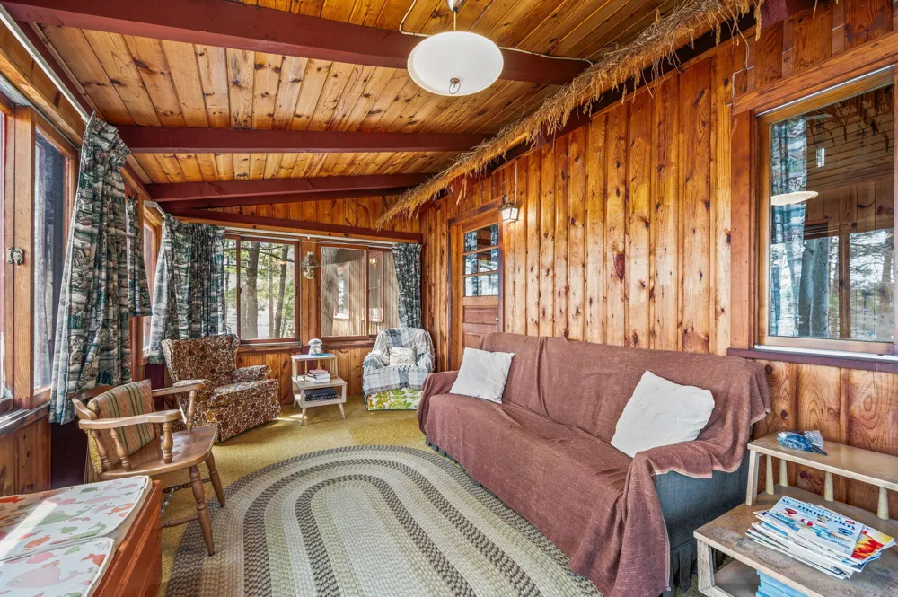 5717 W Pleasant Hill Road Hamlin Township, MI 49411